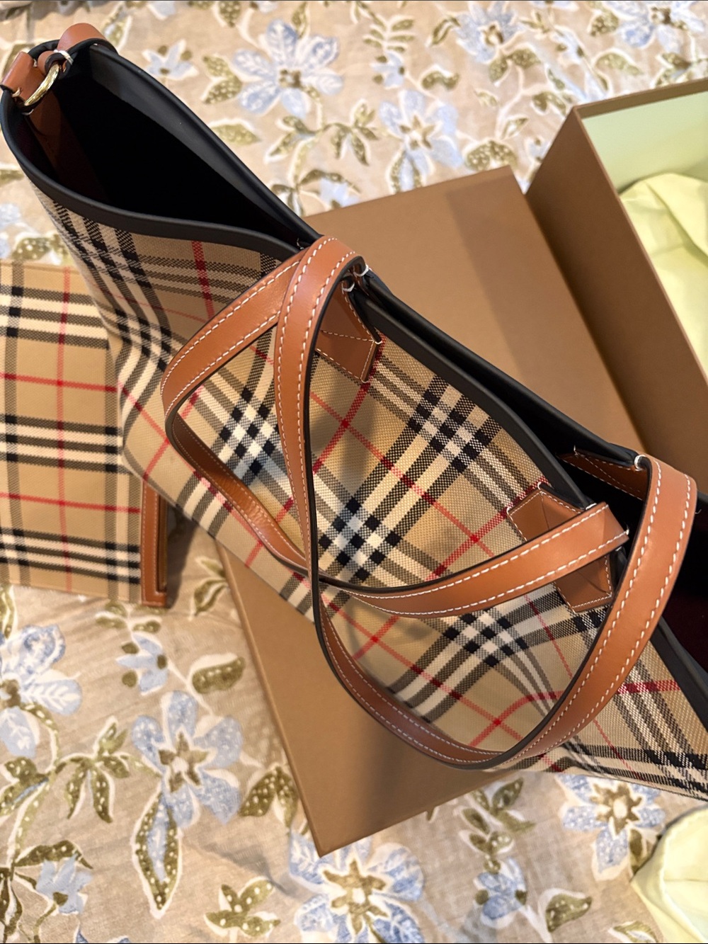 Burberry Small London Tote - Picture 4 of 5